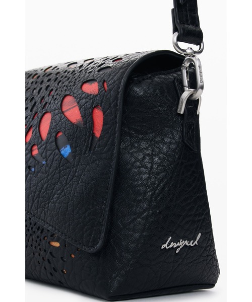 Desigual(デシグアル)の「バタフライエンボスフラップミニハンドバッグ ブラック(ハンドバッグ・レディース・ブラック・FREE)」の7枚目の写真