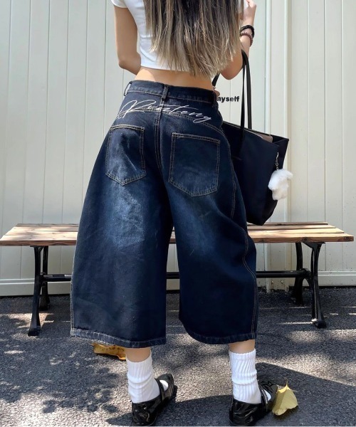 SHEENA(シーナ)の「バック刺繍ロゴデニムワイドハーフパンツ(デニムパンツ・レディース・インディゴブルー・S/M/L)」の1枚目の写真