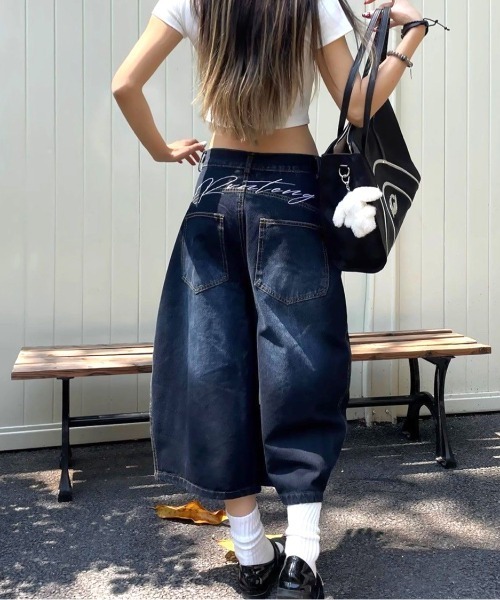 SHEENA(シーナ)の「バック刺繍ロゴデニムワイドハーフパンツ(デニムパンツ・レディース・インディゴブルー・S/M/L)」の3枚目の写真