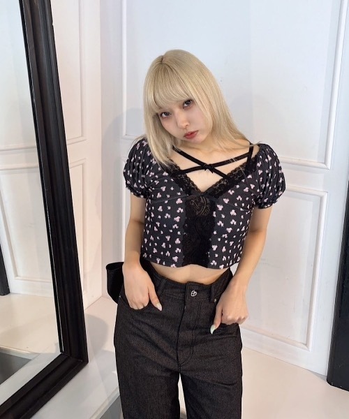 lilLilly（リルリリー）の「フラワーレーストップス（Tシャツ/カットソー・レディース・ホワイト/ブラック・FREE）」の4枚目の写真