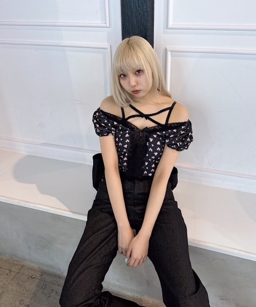 lilLilly（リルリリー）の「フラワーレーストップス（Tシャツ/カットソー・レディース・ホワイト/ブラック・FREE）」の11枚目の写真