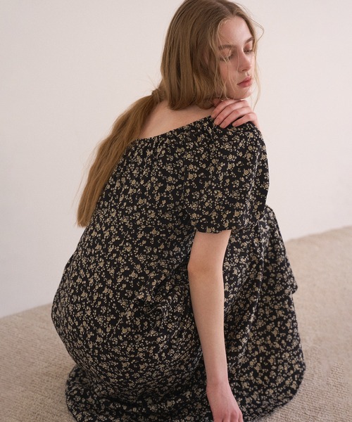 MIELI INVARIANT(ミエリインヴァリアント)の「ANNETTE Floral Puff Dress(ワンピース・レディース・ブラウン系その他/ブラック系その他・FREE)」の3枚目の写真