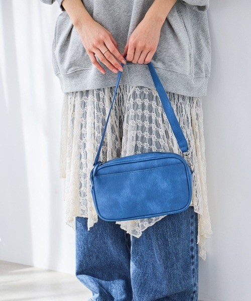 studio CLIP（スタディオクリップ）の「【3ルーム構造/500mlボトル収納可】2ハンドル付きバッグ（ショルダーバッグ・レディース・ブルー/ブラウン/ブラック/アイボリー・FREE）」の4枚目の写真