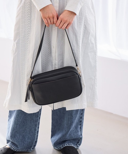 studio CLIP（スタディオクリップ）の「【3ルーム構造/500mlボトル収納可】2ハンドル付きバッグ（ショルダーバッグ・レディース・ブルー/ブラウン/ブラック/アイボリー・FREE）」の2枚目の写真