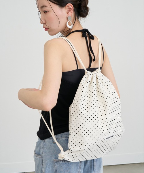 NUJOH(ヌゾ)の「Dot Drawstring Purse Bag / ドットドローストリング巾着バッグ(バックパック/リュック・レディース・ホワイト/ブラック・FREE)」の3枚目の写真