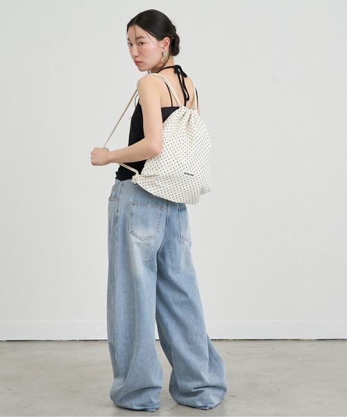 NUJOH(ヌゾ)の「Dot Drawstring Purse Bag / ドットドローストリング巾着バッグ(バックパック/リュック・レディース・ホワイト/ブラック・FREE)」の7枚目の写真