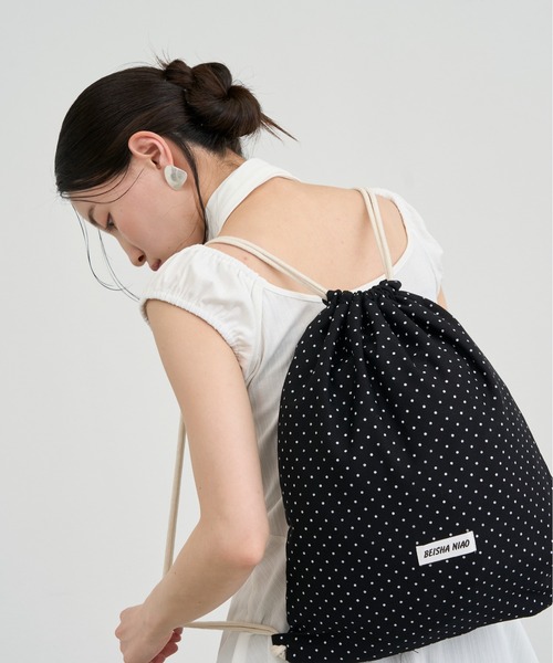 NUJOH(ヌゾ)の「Dot Drawstring Purse Bag / ドットドローストリング巾着バッグ(バックパック/リュック・レディース・ホワイト/ブラック・FREE)」の15枚目の写真