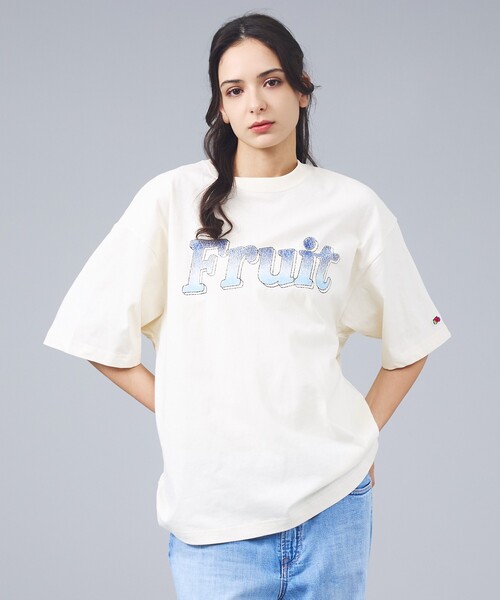 FRUIT OF THE LOOM(フルーツオブザルーム)の「【FRUIT OF THE LOOM/フルーツ・オブ・ザ・ルーム】FRUITロゴTシャツ/半袖/スラブ天竺【WEB限定】(Tシャツ/カットソー・メンズ・チャコールグレー/アイボリー/サックスブルー・L/M)」の4枚目の写真