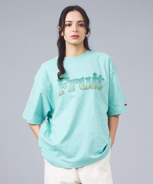 FRUIT OF THE LOOM(フルーツオブザルーム)の「【FRUIT OF THE LOOM/フルーツ・オブ・ザ・ルーム】FRUITロゴTシャツ/半袖/スラブ天竺【WEB限定】(Tシャツ/カットソー・メンズ・チャコールグレー/アイボリー/サックスブルー・L/M)」の6枚目の写真