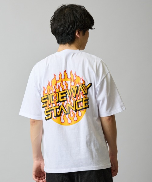 En serio TOKYO（エンソリオトーキョー）の「【SIDEWAYSTANCE】ファイヤーサークルロゴ半袖Tシャツ 70706（Tシャツ/カットソー・メンズ・ホワイト/パープル/ブラック・MEDIUM/LARGE/SMALL）」の2枚目の写真