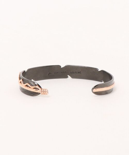 Indian Jewelry(インディアンジュエリー)の「「Indian Jewelry/インディアンジュエリー」JOE 0.25インチフェザーバングル w/K12ゴールドフィルド - レディースサイズ w/ブラックロジウムコーディング(バングル/リストバンド・メンズ・アンティークシルバー・FREE)」の3枚目の写真