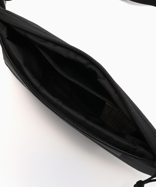 Cote&Ciel（コートエシエル）の「COTE&CIEL ISARAU XSSATELITE（ボディバッグ/ウエストポーチ・メンズ・ブラック・FREE）」の5枚目の写真