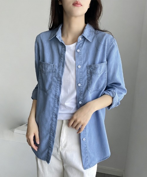 ReRe(リリ)の「シンプルデニムシャツ(シャツ/ブラウス・レディース・ダークブルー/ライトブルー・LARGE/MEDIUM)」の1枚目の写真