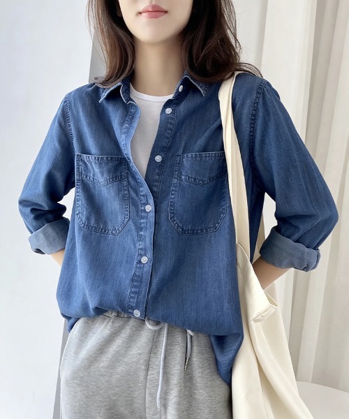 ReRe(リリ)の「シンプルデニムシャツ(シャツ/ブラウス・レディース・ダークブルー/ライトブルー・LARGE/MEDIUM)」の13枚目の写真