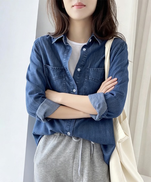 ReRe(リリ)の「シンプルデニムシャツ(シャツ/ブラウス・レディース・ダークブルー/ライトブルー・LARGE/MEDIUM)」の10枚目の写真