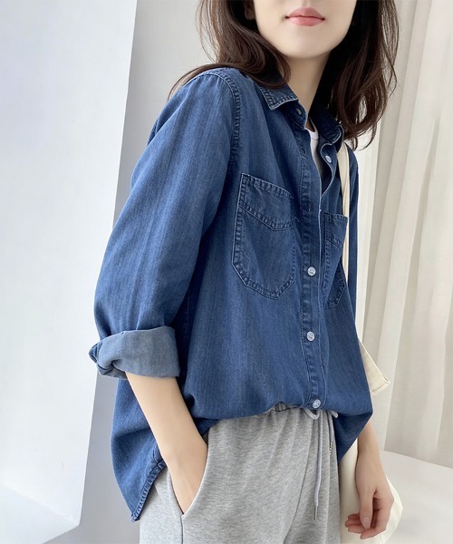 ReRe(リリ)の「シンプルデニムシャツ(シャツ/ブラウス・レディース・ダークブルー/ライトブルー・LARGE/MEDIUM)」の8枚目の写真