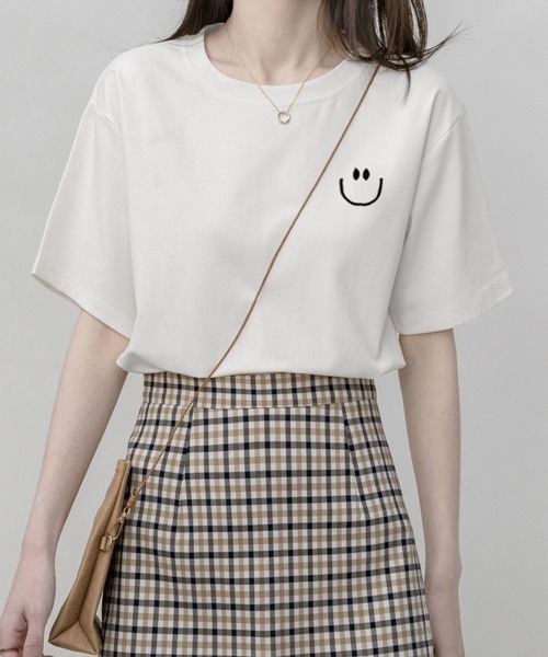 SallyLunn(サリーラン)の「【デイリーに活躍】ワンポイントプリントTシャツ(Tシャツ/カットソー・レディース・ホワイト系その他2/ホワイト系その他・MEDIUM/LARGE)」の2枚目の写真
