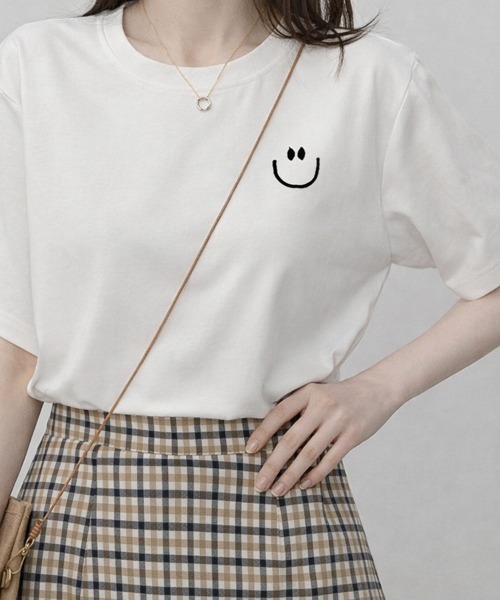 SallyLunn(サリーラン)の「【デイリーに活躍】ワンポイントプリントTシャツ(Tシャツ/カットソー・レディース・ホワイト系その他2/ホワイト系その他・MEDIUM/LARGE)」の7枚目の写真