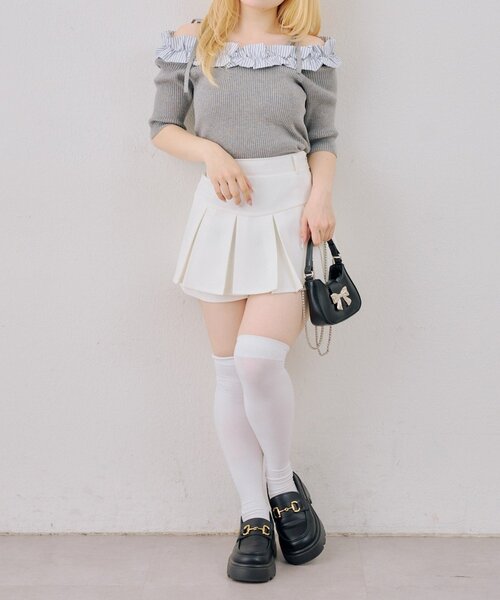 continuer de NICE CLAUP（コンティニューデナイスクラップ）の「オフショルフリルニットプルオーバー（ニット/セーター・レディース・アイボリー/グレー/ブラック/ネイビー・FREE）」の15枚目の写真