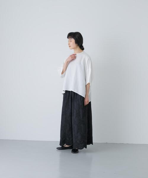 かぐれ(カグレ)の「リネンクルーネック半袖シャツ(シャツ/ブラウス・レディース・オフホワイト/ブラック/ロイヤルブルー・FREE)」の20枚目の写真