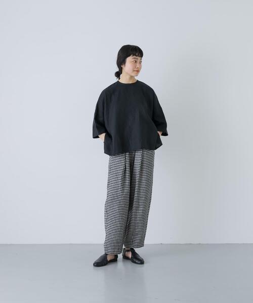 かぐれ(カグレ)の「リネンクルーネック半袖シャツ(シャツ/ブラウス・レディース・オフホワイト/ブラック/ロイヤルブルー・FREE)」の5枚目の写真