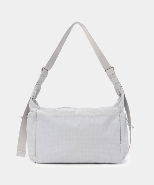 MAISON MINED(メゾンミネド)の「NYLON CROSS BAG LIGHT GRAY(メッセンジャーバッグ・メンズ・その他・FREE)」の5枚目の写真