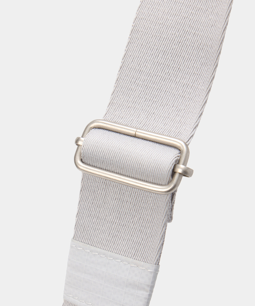 MAISON MINED(メゾンミネド)の「NYLON CROSS BAG LIGHT GRAY(メッセンジャーバッグ・メンズ・その他・FREE)」の7枚目の写真