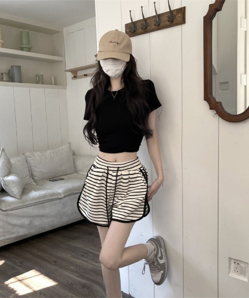 Ritzy(リッツィー)の「ウエストゴム ボーダー柄ルーズショートパンツ(その他パンツ・レディース・ホワイト/ブラック・M/S)」の13枚目の写真