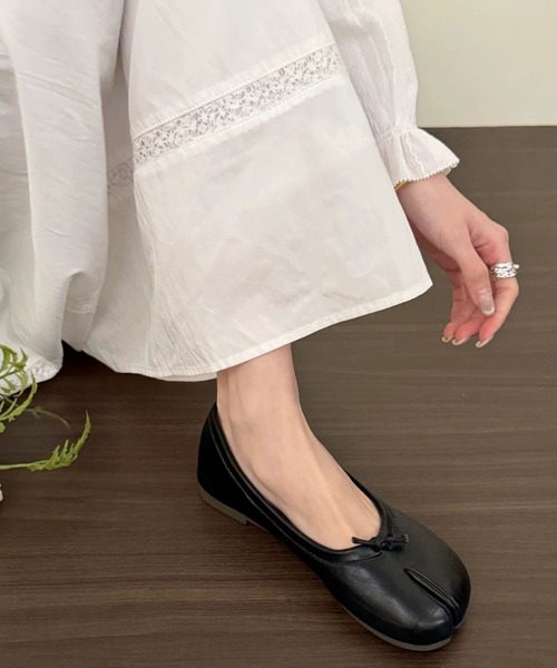 LA VORAGINE（ラ ヴォラジネ）の「足袋パンプスタビバレエシューズ（バレエシューズ・レディース・ベージュ/ブラック系1/レッド/ブラウン/ホワイト/ブラック/アイボリー・23cm/23.5cm）」の18枚目の写真