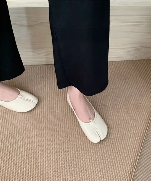 LA VORAGINE（ラ ヴォラジネ）の「足袋パンプスタビバレエシューズ（バレエシューズ・レディース・ベージュ/ブラック系1/レッド/ブラウン/ホワイト/ブラック/アイボリー・23cm/23.5cm）」の22枚目の写真