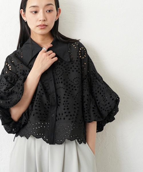 mili an deni(ミリアンデニ)の「袖バルーンスカラップレースブラウス(シャツ/ブラウス・レディース・ブラック/オフホワイト・M)」の9枚目の写真