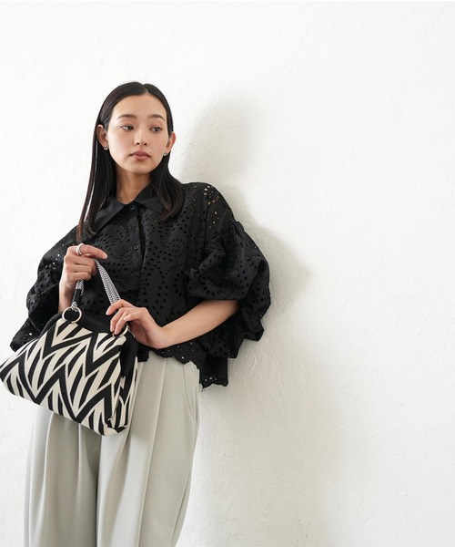 mili an deni(ミリアンデニ)の「袖バルーンスカラップレースブラウス(シャツ/ブラウス・レディース・ブラック/オフホワイト・M)」の10枚目の写真