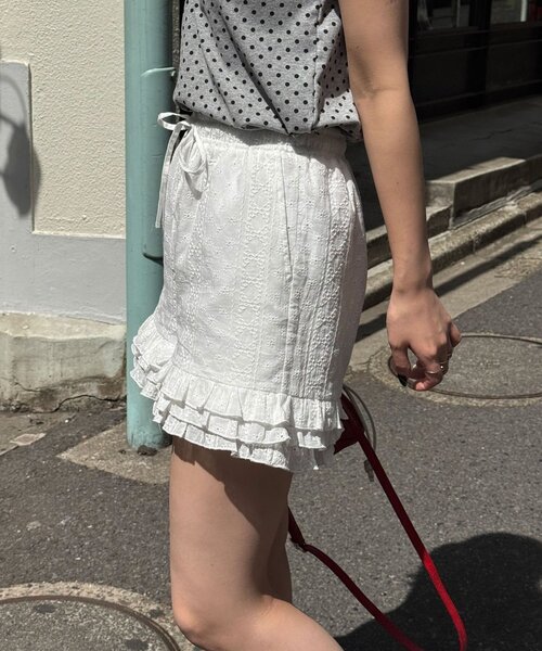 CIAOPANIC(チャオパニック)の「コットンレース裾ティアードショートパンツ(その他パンツ・レディース・ブラック/ホワイト・ONE SIZE)」の4枚目の写真