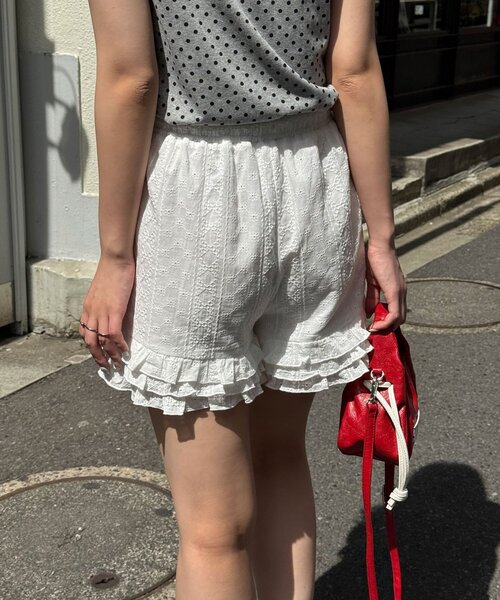 CIAOPANIC(チャオパニック)の「コットンレース裾ティアードショートパンツ(その他パンツ・レディース・ブラック/ホワイト・ONE SIZE)」の5枚目の写真