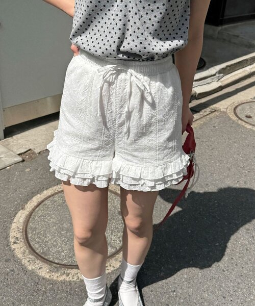 CIAOPANIC(チャオパニック)の「コットンレース裾ティアードショートパンツ(その他パンツ・レディース・ブラック/ホワイト・ONE SIZE)」の6枚目の写真