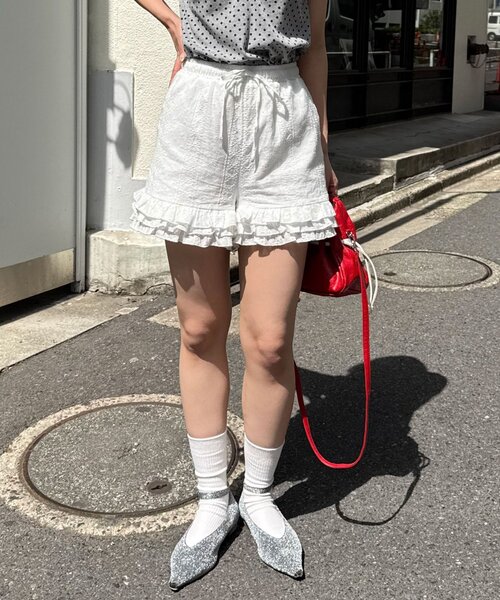 CIAOPANIC(チャオパニック)の「コットンレース裾ティアードショートパンツ(その他パンツ・レディース・ブラック/ホワイト・ONE SIZE)」の7枚目の写真
