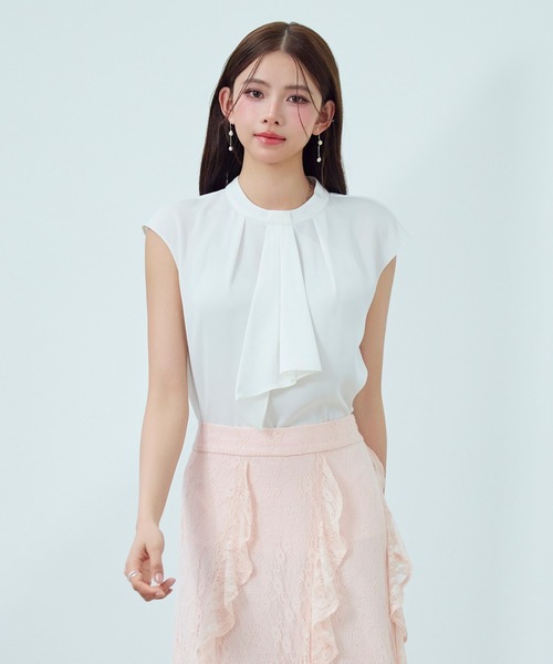 DRESS PLUS(ドレスプラス)の「フレンチスリーブマットサテンブラウス(シャツ/ブラウス・レディース・アイボリー/ブルーグレー/ブラック/ベージュ・S/M/L)」の2枚目の写真