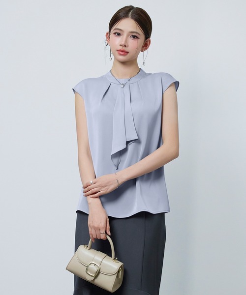DRESS PLUS(ドレスプラス)の「フレンチスリーブマットサテンブラウス(シャツ/ブラウス・レディース・アイボリー/ブルーグレー/ブラック/ベージュ・S/M/L)」の4枚目の写真