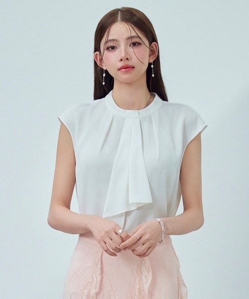DRESS PLUS(ドレスプラス)の「フレンチスリーブマットサテンブラウス(シャツ/ブラウス・レディース・アイボリー/ブルーグレー/ブラック/ベージュ・S/M/L)」の6枚目の写真