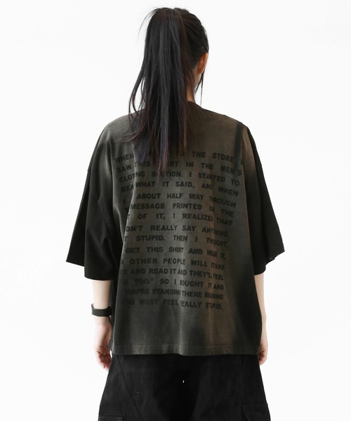 minsobi(ミンソビ)の「ピグメントフェード フルレタリング ビッグTシャツ(ユニセックス)(Tシャツ/カットソー・レディース・ブラック・FREE)」の2枚目の写真