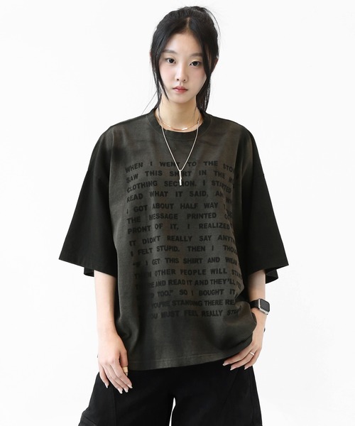 minsobi(ミンソビ)の「ピグメントフェード フルレタリング ビッグTシャツ(ユニセックス)(Tシャツ/カットソー・レディース・ブラック・FREE)」の11枚目の写真