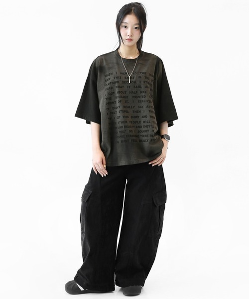 minsobi(ミンソビ)の「ピグメントフェード フルレタリング ビッグTシャツ(ユニセックス)(Tシャツ/カットソー・レディース・ブラック・FREE)」の4枚目の写真