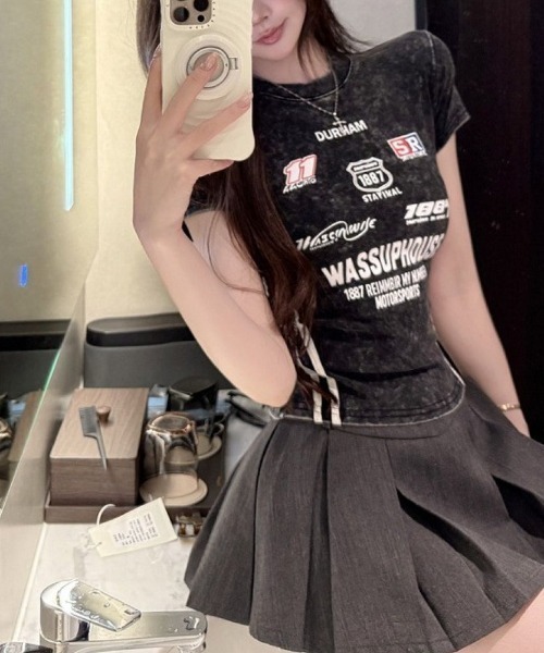 Lips(リップス)の「ヴィンテージ風ロゴで視線を惹く!韓国ストリート感漂うロゴプリントTシャツ(Tシャツ/カットソー・レディース・ブラック/ブルー/イエロー・FREE)」の10枚目の写真
