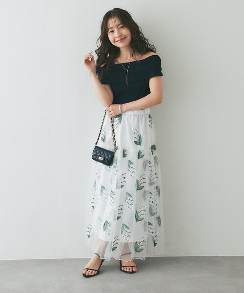 La boutique BonBon（ラブティックボンボン）の「【今すぐお届け・他にはない豪華映え】スズラン刺繍チュールティアードスカート（スカート・レディース・ネイビー/ホワイト・38/36）」の9枚目の写真