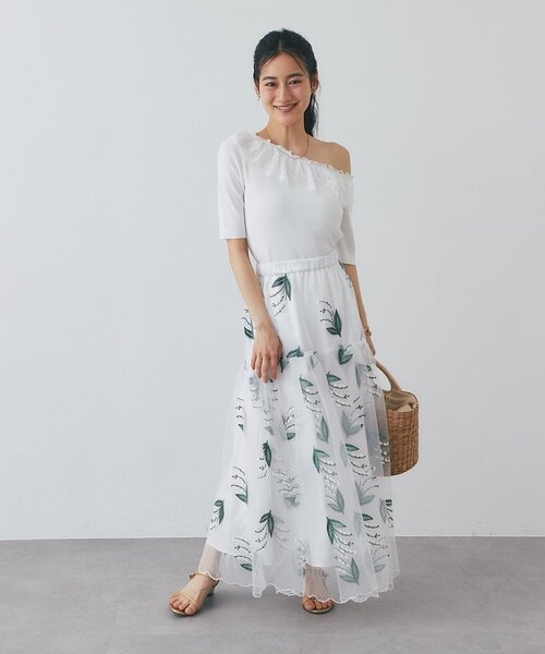 La boutique BonBon（ラブティックボンボン）の「【今すぐお届け・他にはない豪華映え】スズラン刺繍チュールティアードスカート（スカート・レディース・ネイビー/ホワイト・38/36）」の13枚目の写真