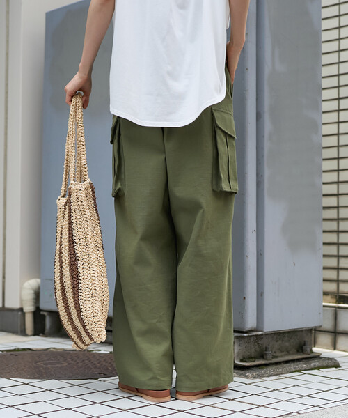 FREAK'S STORE(フリークスストア)の「バックサテン カーゴパンツ(カーゴパンツ・レディース・ベージュ/オリーブ・SMALL/MEDIUM)」の9枚目の写真