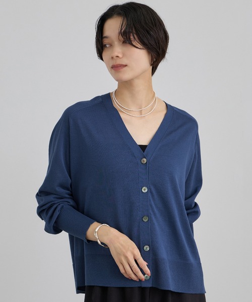 SALON adam et rope'(サロン アダム エ ロペ)の「コットンシルクリネンVネックカーディガン(カーディガン/ボレロ・レディース・ブラック/ブルー系その他4/キャメル・FREE)」の3枚目の写真