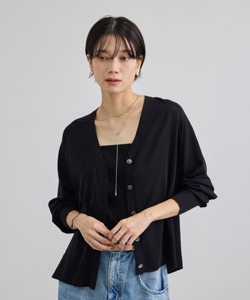 SALON adam et rope'(サロン アダム エ ロペ)の「コットンシルクリネンVネックカーディガン(カーディガン/ボレロ・レディース・ブラック/ブルー系その他4/キャメル・FREE)」の2枚目の写真