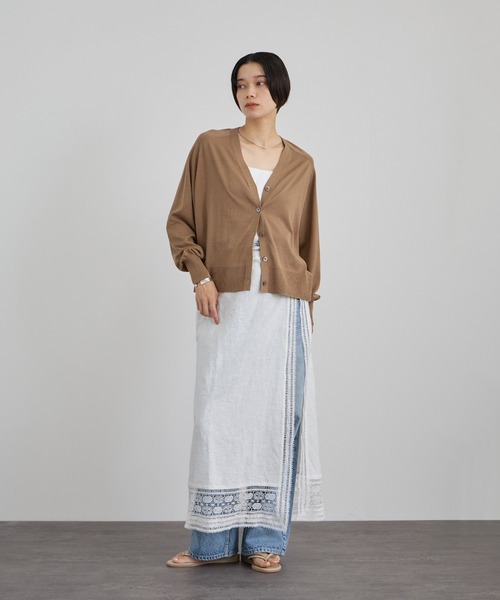 SALON adam et rope'(サロン アダム エ ロペ)の「コットンシルクリネンVネックカーディガン(カーディガン/ボレロ・レディース・ブラック/ブルー系その他4/キャメル・FREE)」の20枚目の写真