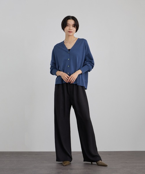 SALON adam et rope'(サロン アダム エ ロペ)の「コットンシルクリネンVネックカーディガン(カーディガン/ボレロ・レディース・ブラック/ブルー系その他4/キャメル・FREE)」の21枚目の写真
